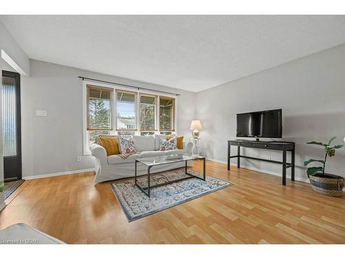 14 Avra Court, Guelph, ON - Indoor Photo Showing Living Room