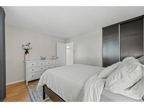 14 Avra Court, Guelph, ON - Indoor Photo Showing Bedroom