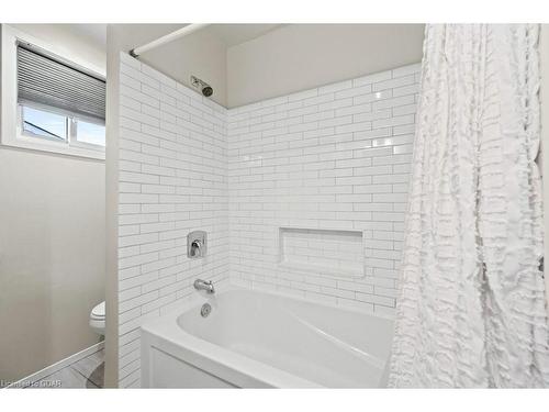 14 Avra Court, Guelph, ON - Indoor Photo Showing Bathroom