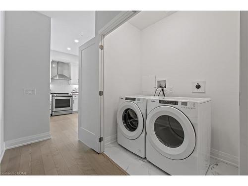 313-71 Wyndham Street S, Guelph, ON - Indoor Photo Showing Laundry Room