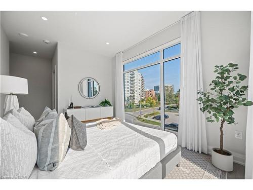 313-71 Wyndham Street S, Guelph, ON - Indoor Photo Showing Bedroom