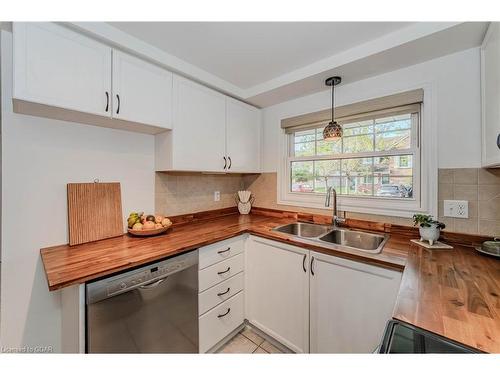 31-129 Victoria Road N, Guelph, ON - Indoor Photo Showing Kitchen With Double Sink