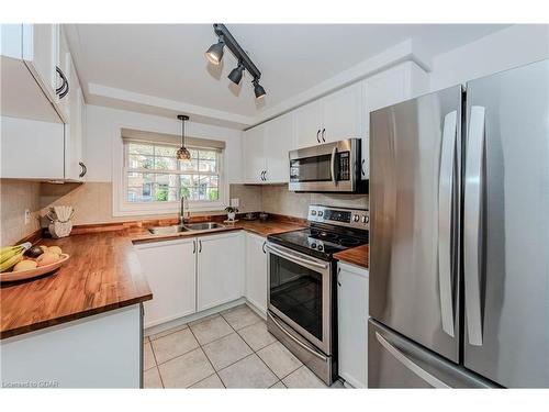 31-129 Victoria Road N, Guelph, ON - Indoor Photo Showing Kitchen With Double Sink