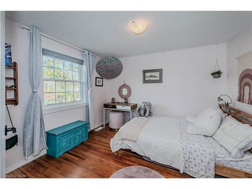 31-129 Victoria Road N, Guelph, ON - Indoor Photo Showing Bedroom