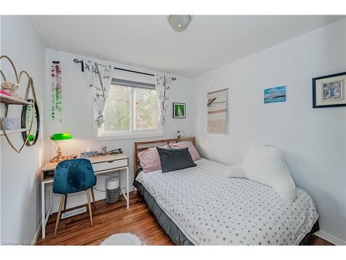 31-129 Victoria Road N, Guelph, ON - Indoor Photo Showing Bedroom