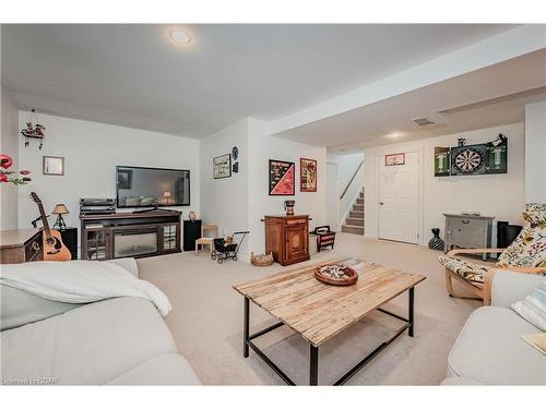 31-129 Victoria Road N, Guelph, ON - Indoor Photo Showing Living Room