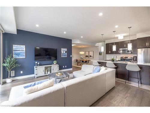 17-32 Arkell Road, Guelph, ON - Indoor Photo Showing Kitchen With Stainless Steel Kitchen With Upgraded Kitchen