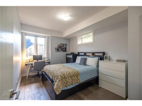 17-32 Arkell Road, Guelph, ON - Indoor Photo Showing Bedroom