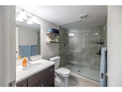 17-32 Arkell Road, Guelph, ON - Indoor Photo Showing Bathroom