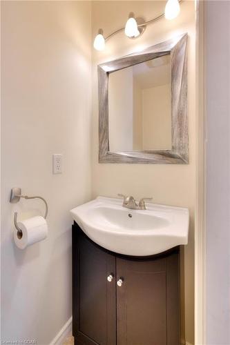 17-131 Traynor Avenue, Kitchener, ON - Indoor Photo Showing Bathroom