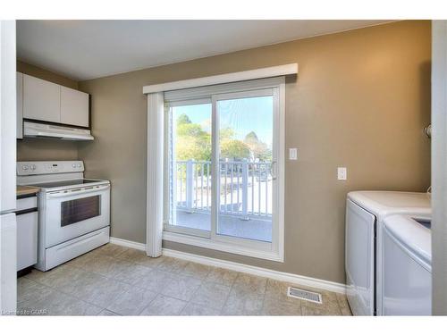 17-131 Traynor Avenue, Kitchener, ON - Indoor Photo Showing Laundry Room