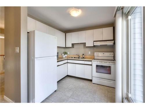 17-131 Traynor Avenue, Kitchener, ON - Indoor Photo Showing Kitchen With Double Sink