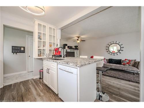 39 Inverness Drive, Guelph, ON - Indoor Photo Showing Kitchen