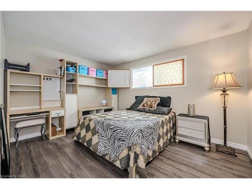 39 Inverness Drive, Guelph, ON - Indoor Photo Showing Bedroom