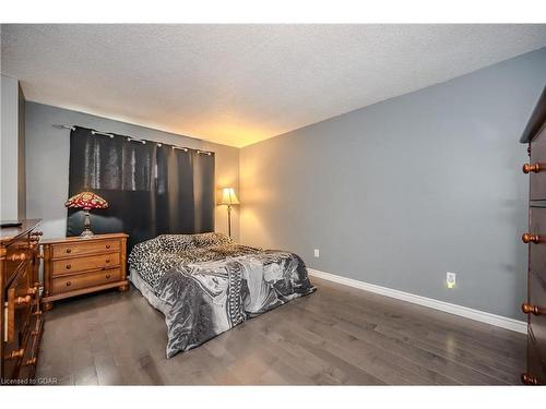 39 Inverness Drive, Guelph, ON - Indoor Photo Showing Bedroom