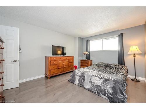 39 Inverness Drive, Guelph, ON - Indoor Photo Showing Bedroom