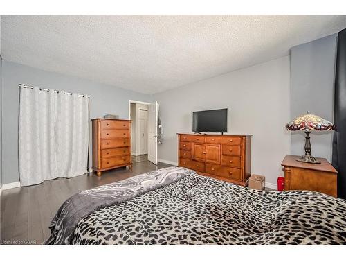 39 Inverness Drive, Guelph, ON - Indoor Photo Showing Bedroom