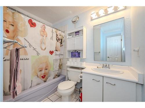 39 Inverness Drive, Guelph, ON - Indoor Photo Showing Bathroom