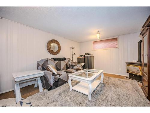 39 Inverness Drive, Guelph, ON - Indoor Photo Showing Living Room