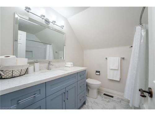 1207 Halsey Lane, Pickering, ON - Indoor Photo Showing Bathroom