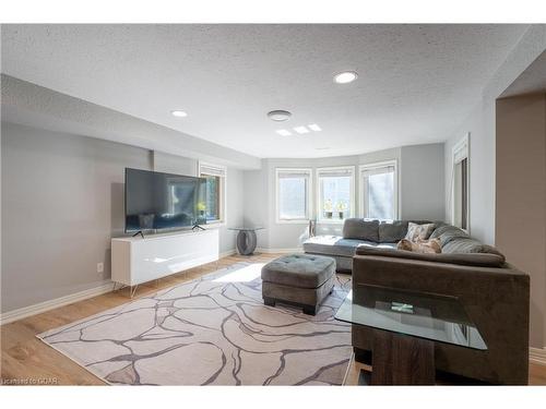 1207 Halsey Lane, Pickering, ON - Indoor Photo Showing Living Room