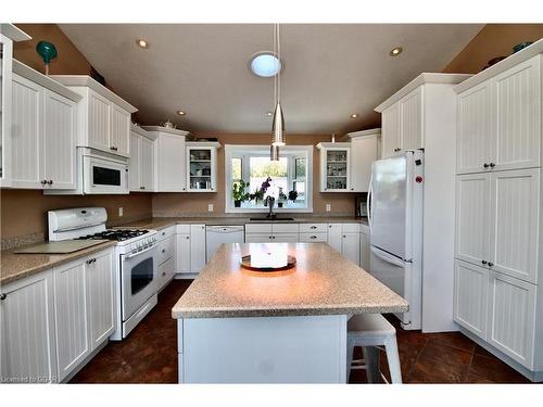 211 Eagle Road, Northern Bruce Peninsula, ON - Indoor Photo Showing Kitchen