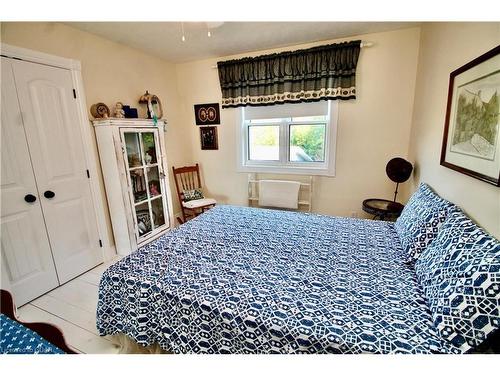 211 Eagle Road, Northern Bruce Peninsula, ON - Indoor Photo Showing Bedroom