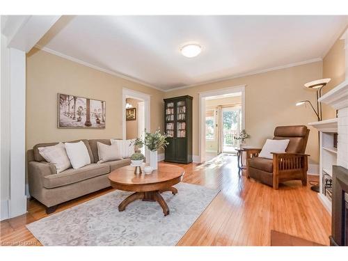 315 St Andrew Street E, Fergus, ON - Indoor Photo Showing Living Room