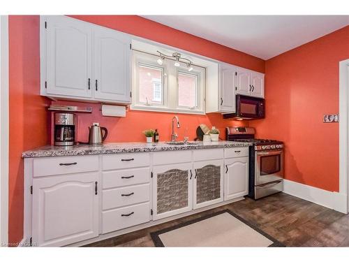 315 St Andrew Street E, Fergus, ON - Indoor Photo Showing Kitchen