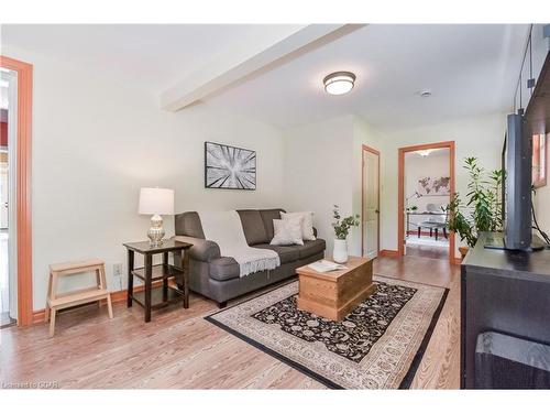 315 St Andrew Street E, Fergus, ON - Indoor Photo Showing Living Room