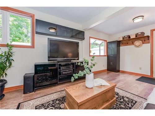 315 St Andrew Street E, Fergus, ON - Indoor Photo Showing Living Room