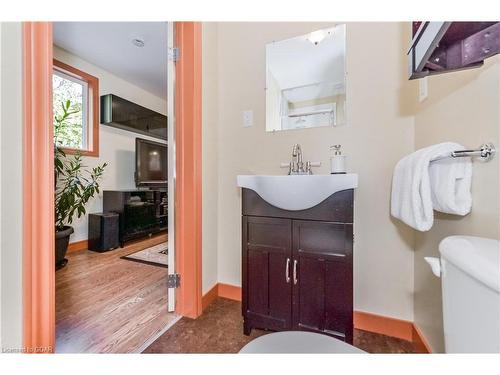 315 St Andrew Street E, Fergus, ON - Indoor Photo Showing Bathroom