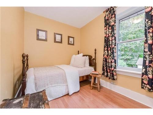 315 St Andrew Street E, Fergus, ON - Indoor Photo Showing Bedroom