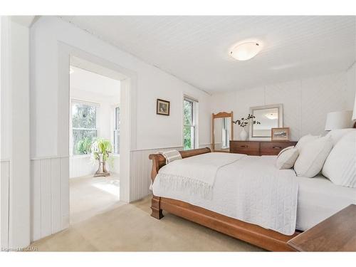 315 St Andrew Street E, Fergus, ON - Indoor Photo Showing Bedroom