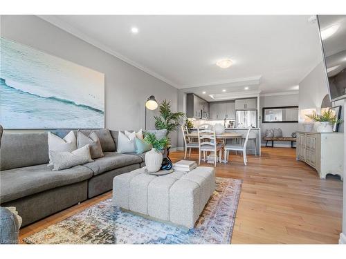 406-1880 Gordon Street, Guelph, ON - Indoor Photo Showing Living Room