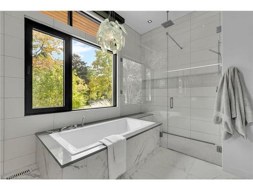 164 Hume Road, Puslinch, ON - Indoor Photo Showing Bathroom