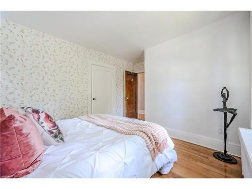 2 Ardmay Crescent, Guelph, ON - Indoor Photo Showing Bedroom