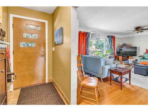 10 Collingwood Street, Guelph, ON - Indoor Photo Showing Living Room