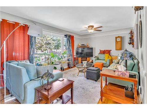 10 Collingwood Street, Guelph, ON - Indoor Photo Showing Living Room