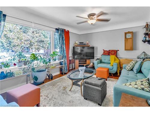 10 Collingwood Street, Guelph, ON - Indoor Photo Showing Living Room