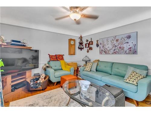 10 Collingwood Street, Guelph, ON - Indoor Photo Showing Living Room