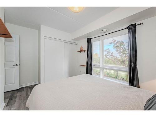 201-60 Lynnmore Street, Guelph, ON - Indoor Photo Showing Bedroom