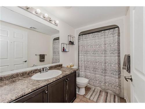 201-60 Lynnmore Street, Guelph, ON - Indoor Photo Showing Bathroom