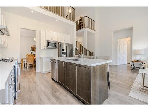 116 Harpin Way E, Fergus, ON - Indoor Photo Showing Kitchen