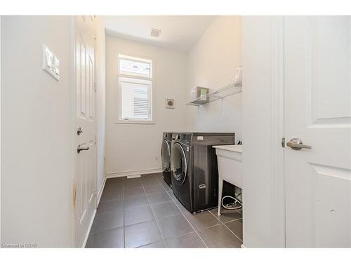 116 Harpin Way E, Fergus, ON - Indoor Photo Showing Laundry Room