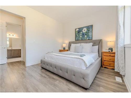 116 Harpin Way E, Fergus, ON - Indoor Photo Showing Bedroom