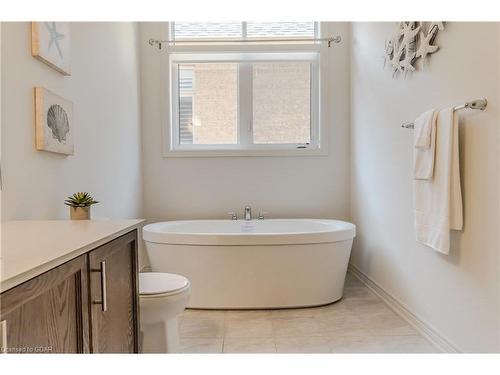 116 Harpin Way E, Fergus, ON - Indoor Photo Showing Bathroom