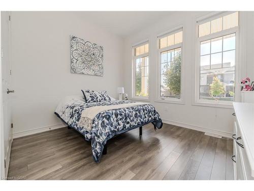 116 Harpin Way E, Fergus, ON - Indoor Photo Showing Bedroom