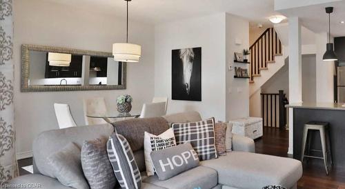 6-77 Diana Avenue, Brantford, ON - Indoor Photo Showing Living Room