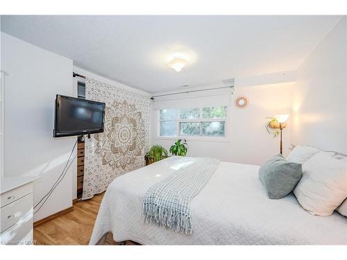 106/108 Kathleen Street, Guelph, ON - Indoor Photo Showing Bedroom